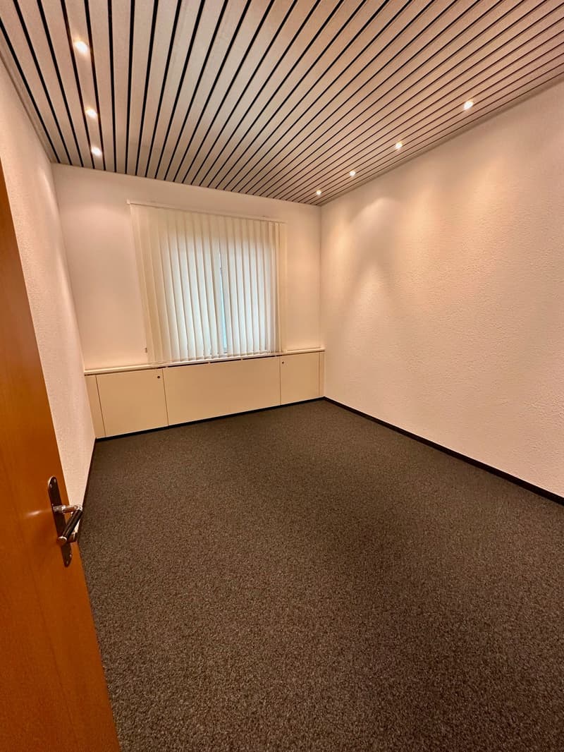 Attraktive, modern ausgebaute Bürofläche an zentraler Lage in Flawil (20)