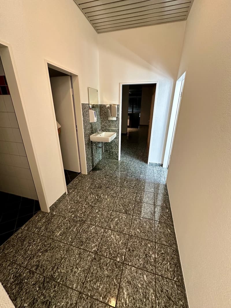 Attraktive, modern ausgebaute Bürofläche an zentraler Lage in Flawil (16)