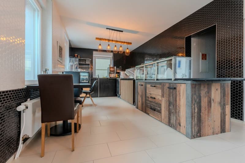 Immeuble d'habitation et de commerce rénové avec un potentiel de rendement attractif ! (6)