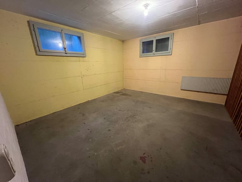 Gewerberaum mit Fenster und WC (2)