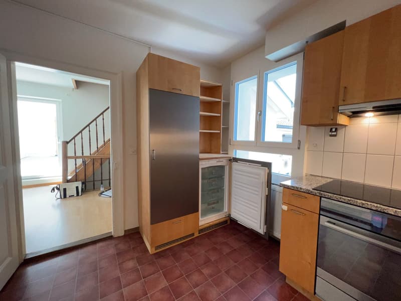 House-in-house feeling: Spacious 4-room maisonette apartment in Binningen (9)