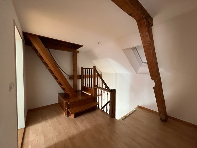 House-in-house feeling: Spacious 4-room maisonette apartment in Binningen (7)