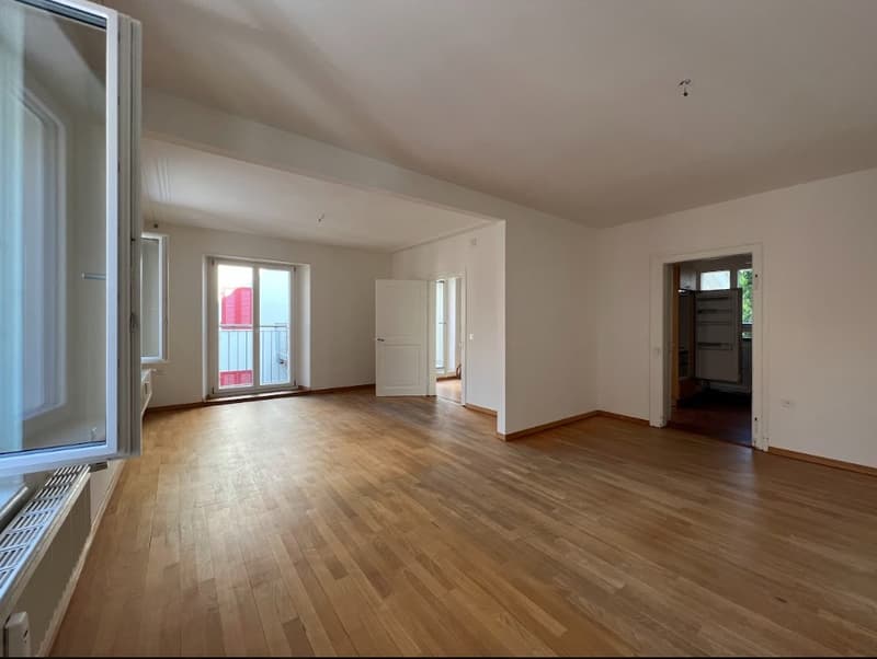 House-in-house feeling: Spacious 4-room maisonette apartment in Binningen (5)