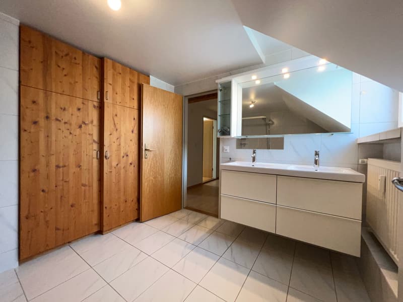 House-in-house feeling: Spacious 4-room maisonette apartment in Binningen (12)