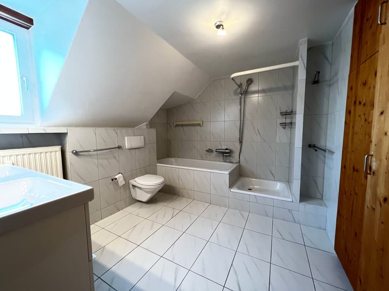 House-in-house feeling: Spacious 4-room maisonette apartment in Binningen (11)