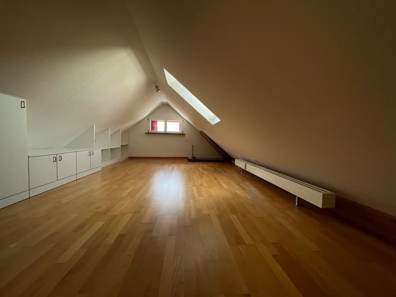 House-in-house feeling: Spacious 4-room maisonette apartment in Binningen (8)