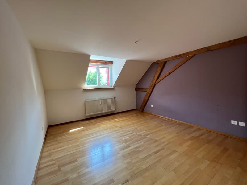 House-in-house feeling: Spacious 4-room maisonette apartment in Binningen (3)