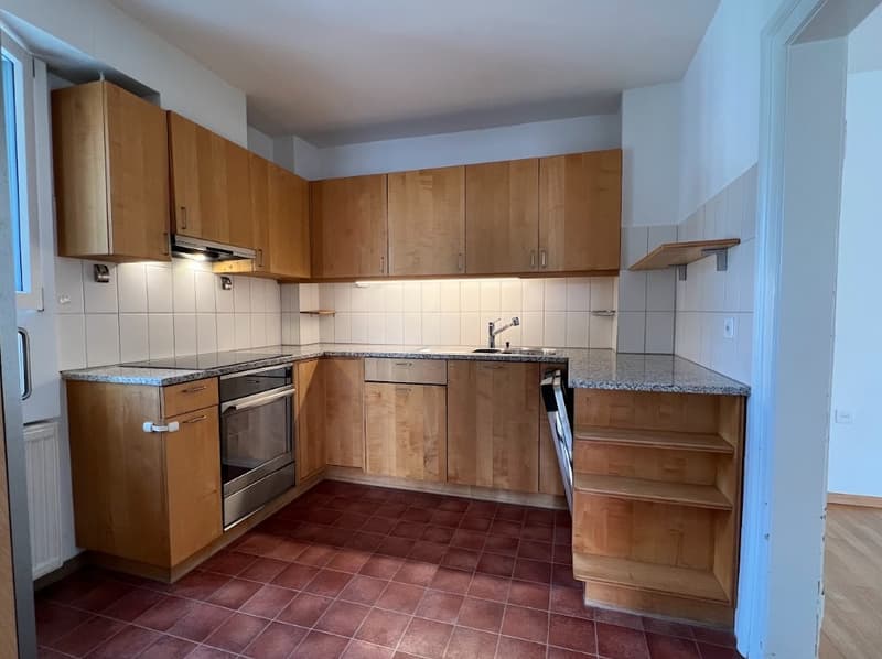 House-in-house feeling: Spacious 4-room maisonette apartment in Binningen (10)