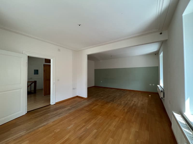 House-in-house feeling: Spacious 4-room maisonette apartment in Binningen (5)