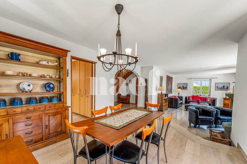 Detached house with 5.5 rooms and swimming pool for sale in Neyruz (7)