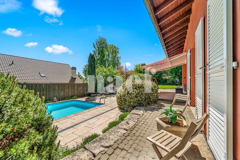 Detached house with 5.5 rooms and swimming pool for sale in Neyruz (3)