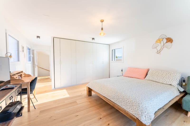 Villa jumelée de 4.5 pièces avec terrasse et balcons à vendre à Vuadens (6)