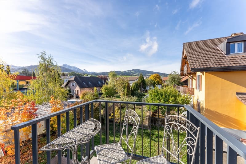 Villa jumelée de 4.5 pièces avec terrasse et balcons à vendre à Vuadens (10)