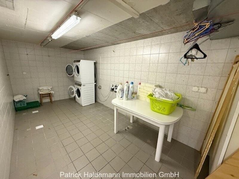 Versatile commercial space in the village center (9)