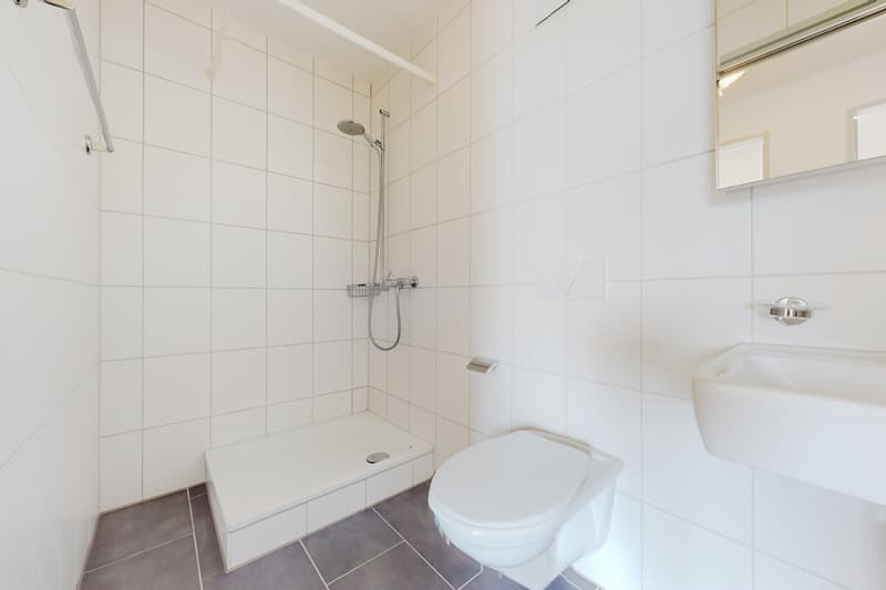 Badezimmer mit Dusche
