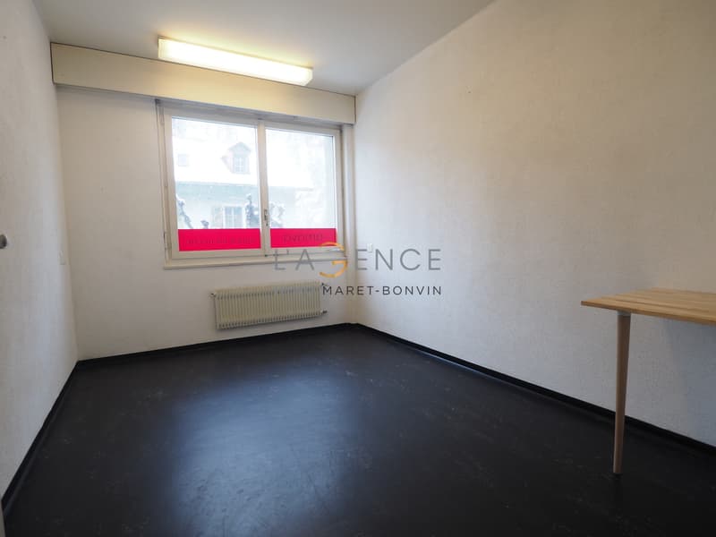 Arbeitsplatz zur Verfügung für Tages- oder Monatsmiete / Zentrum von Sion (4)