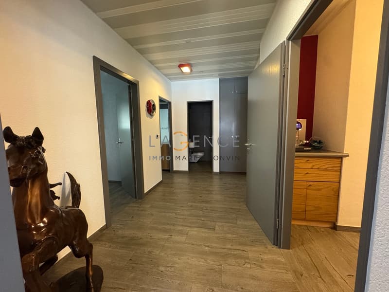 For investors - Versatile and air-conditioned commercial space! (7)