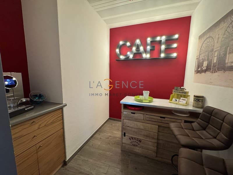 For investors - Versatile and air-conditioned commercial space! (6)