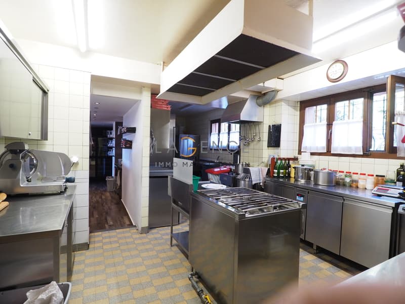 Restaurant (Gewerbe) + 3 Apartments (4)