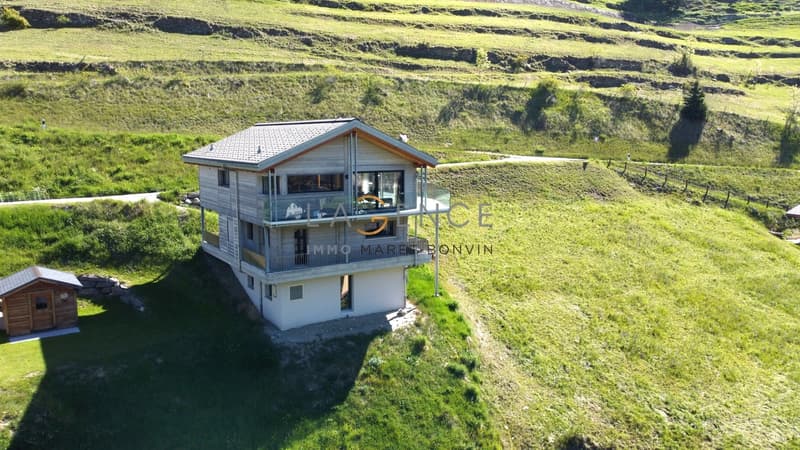 Exceptional Chalet with Panoramic View (10)