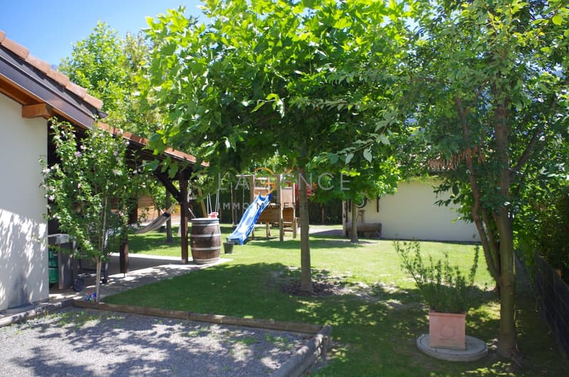 LARGE INDIVIDUAL VILLA OF 6.5 ROOMS - FULLY (11)