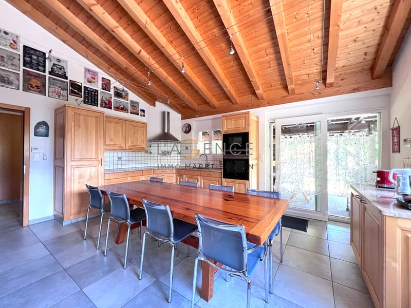 LARGE INDIVIDUAL VILLA OF 6.5 ROOMS - FULLY (2)