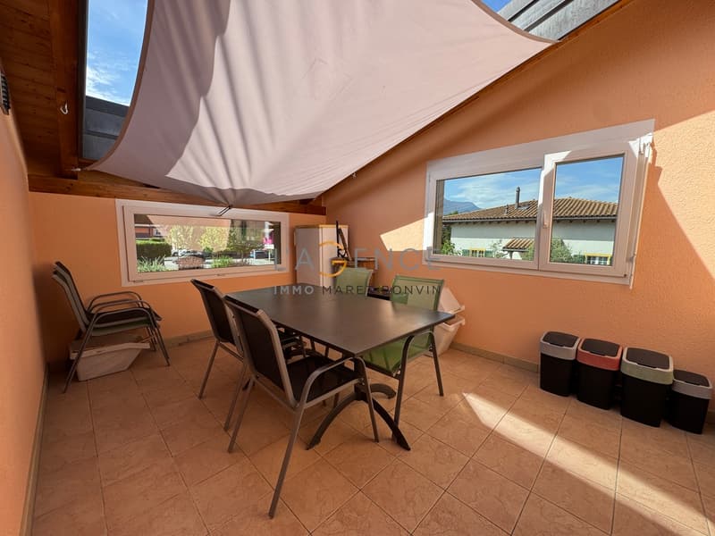 Dachgeschosswohnung mit 4,5 Zimmern und Loggia (8)