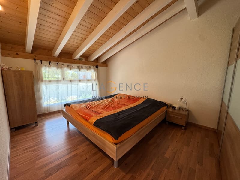 Dachgeschosswohnung mit 4,5 Zimmern und Loggia (4)