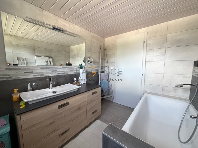 Appartement idéalement situé de 4,5 pièces avec vue panoramique (6)