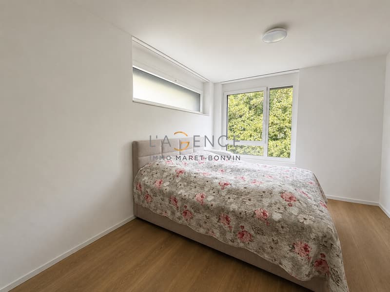 Appartement 3,5 pièces avec grand balcon, piscine et vue sur le lac (5)