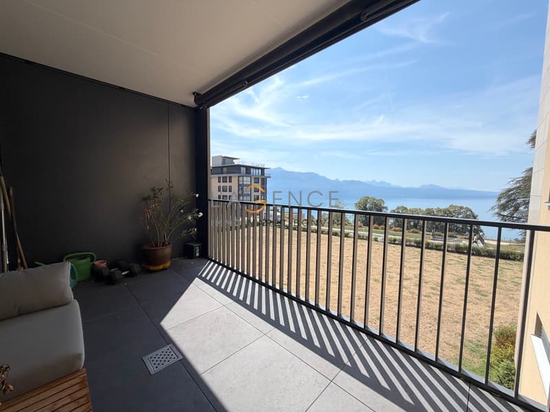 Appartement 3,5 pièces avec grand balcon, piscine et vue sur le lac (7)