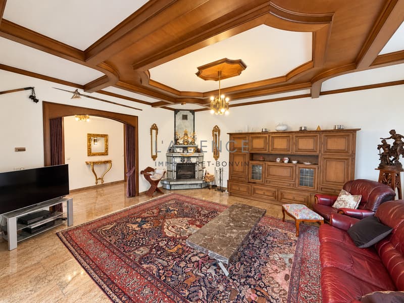 L'ELEGANCE D'UN GRAND CHALET PRIVE FACE AUX ALPES (4)