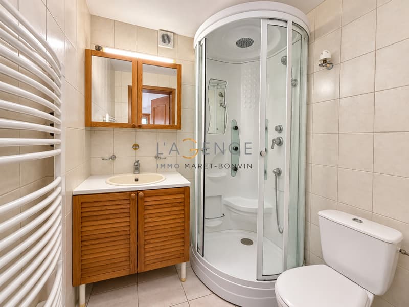 L'ELEGANCE D'UN GRAND CHALET PRIVE FACE AUX ALPES (13)