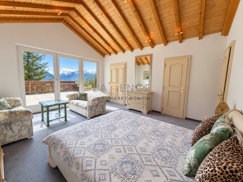 L'ELEGANCE D'UN GRAND CHALET PRIVE FACE AUX ALPES (9)