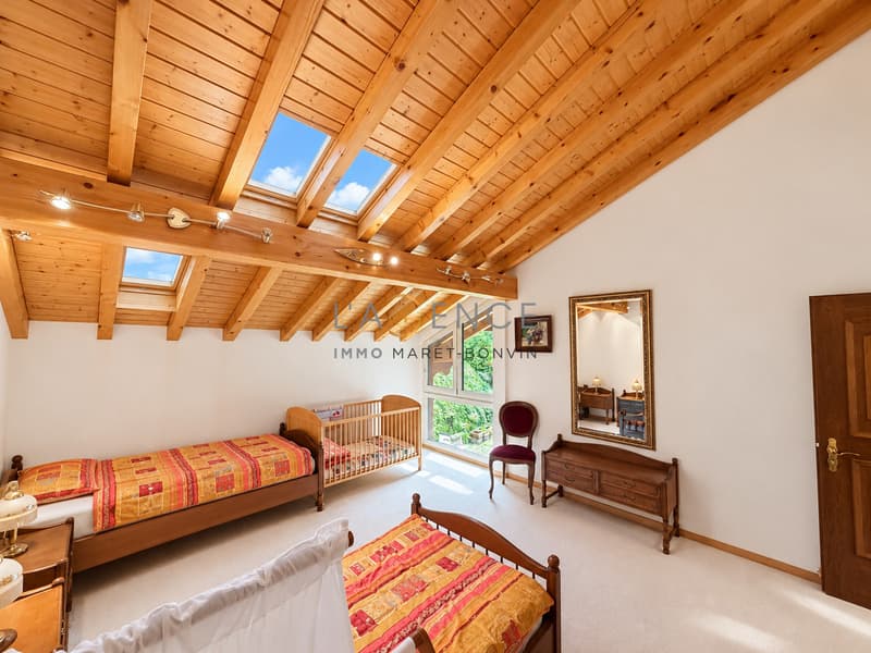 L'ELEGANCE D'UN GRAND CHALET PRIVE FACE AUX ALPES (10)
