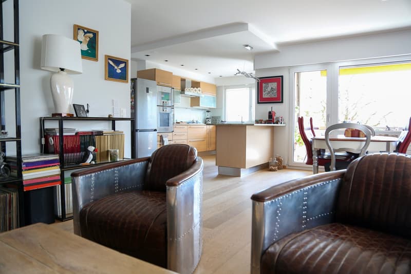 Prachtvolle 4,5-Zimmer-Wohnung mit Blick auf die Alpen, Terrassen und Garten (3)