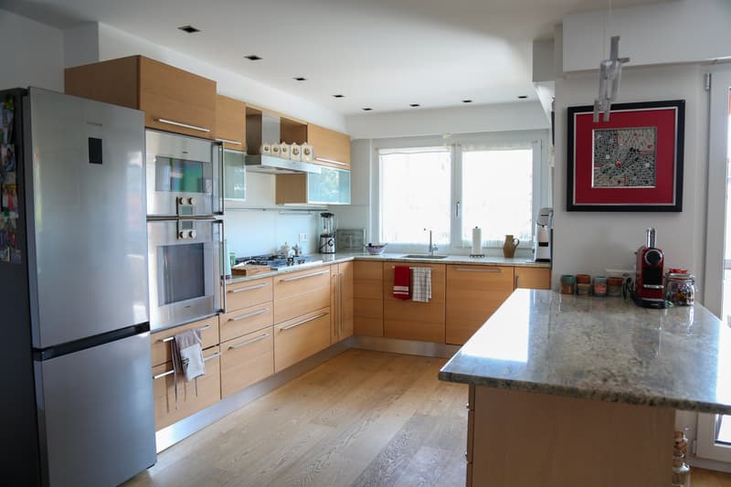 Prachtvolle 4,5-Zimmer-Wohnung mit Blick auf die Alpen, Terrassen und Garten (4)