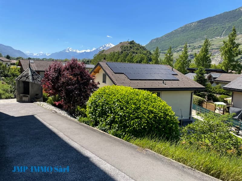 Exclusive villa of very good standing in the heart of the village of Granges (2)