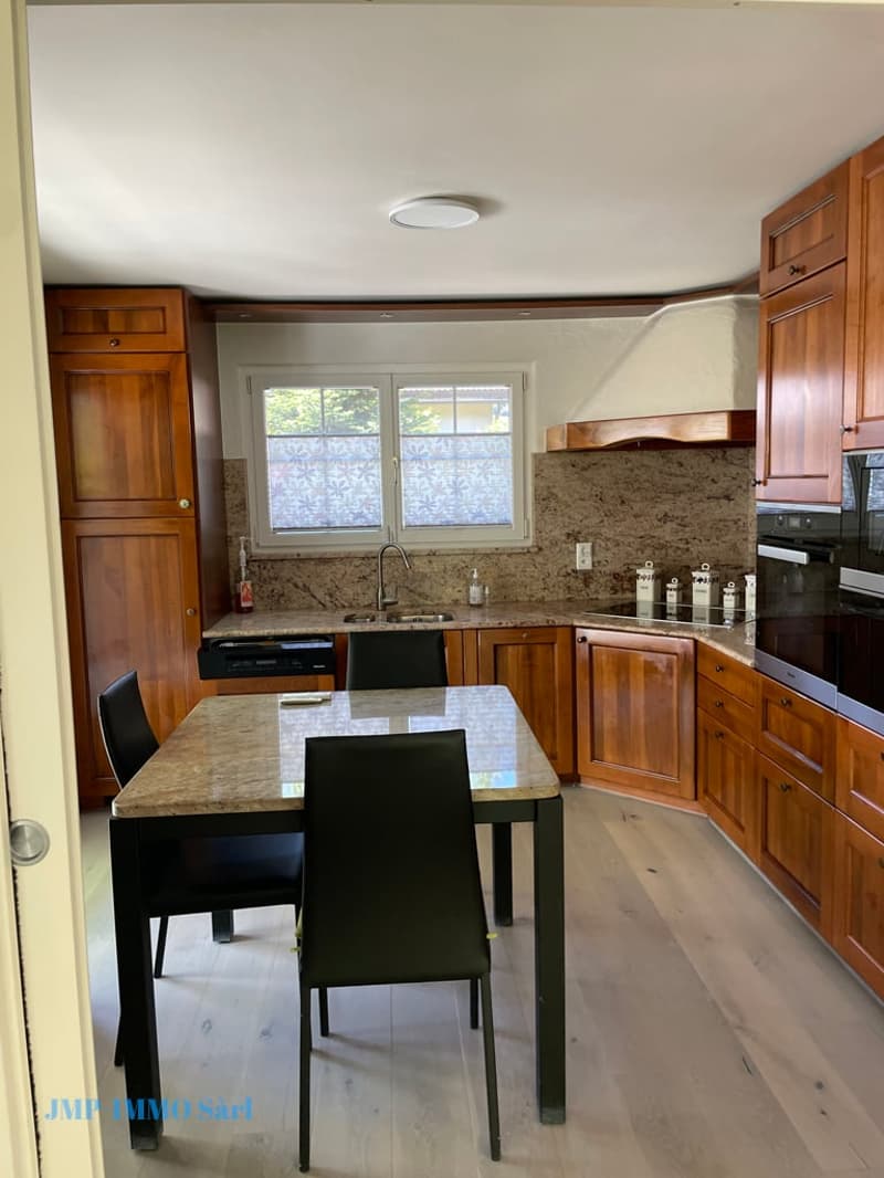 Exclusive villa of very good standing in the heart of the village of Granges (13)
