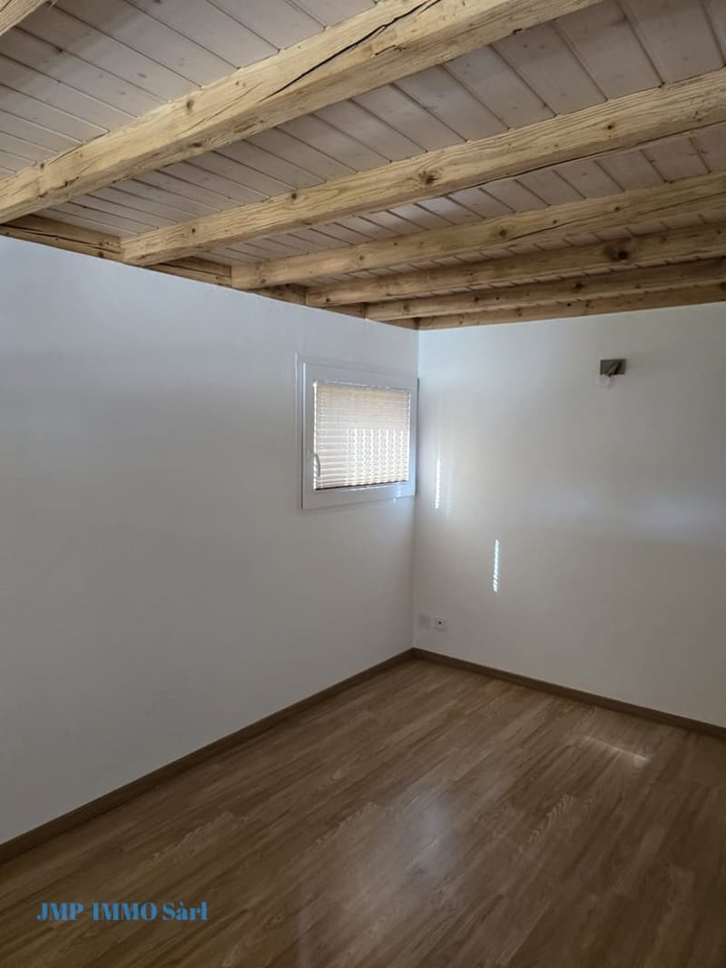 Exclusive villa of very good standing in the heart of the village of Granges (52)