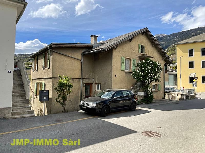 In the heart of the village of Miège (3)