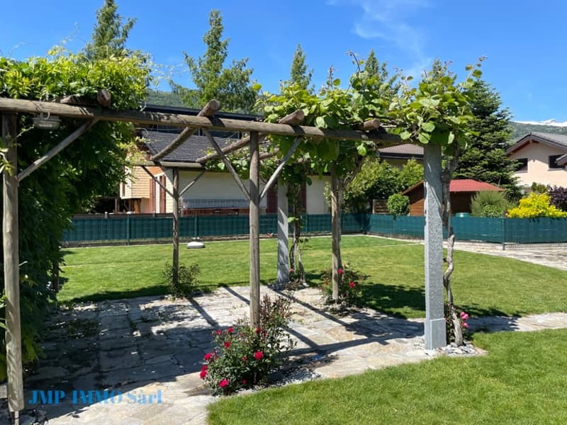 BELLE OPORTUNITÉ villa d'un très bon standing au coeur du village de Granges (6)
