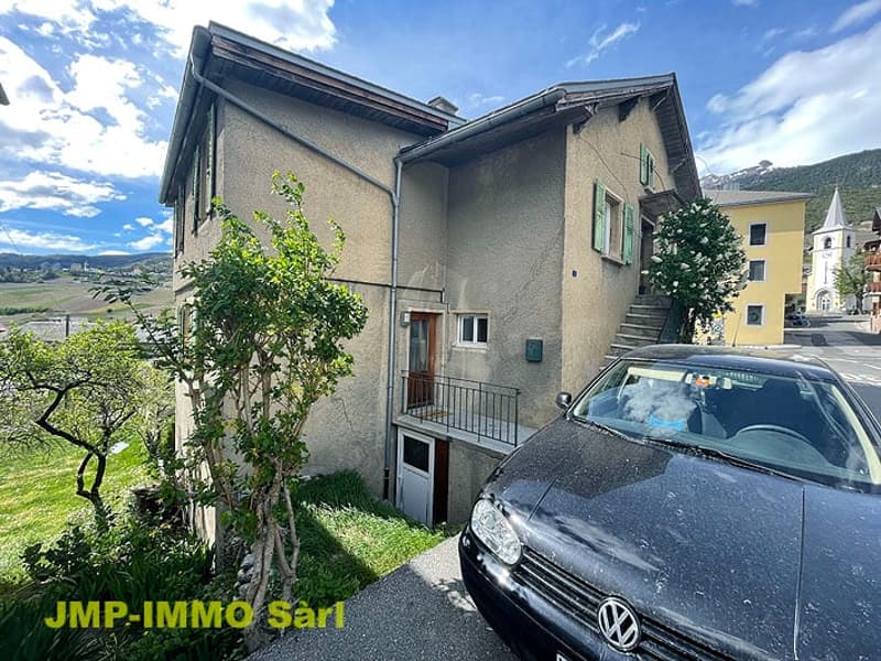 À Saisir au coeur du village de Miège (2)