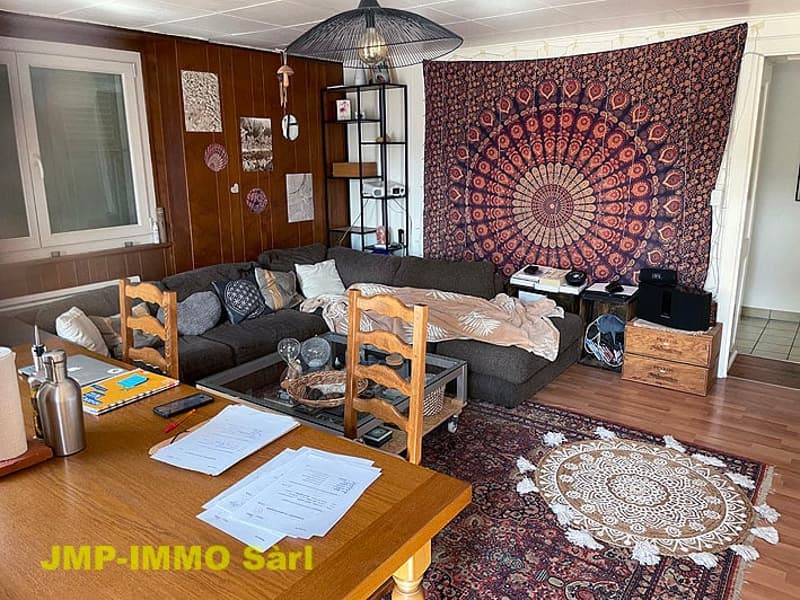 À Saisir au coeur du village de Miège (17)