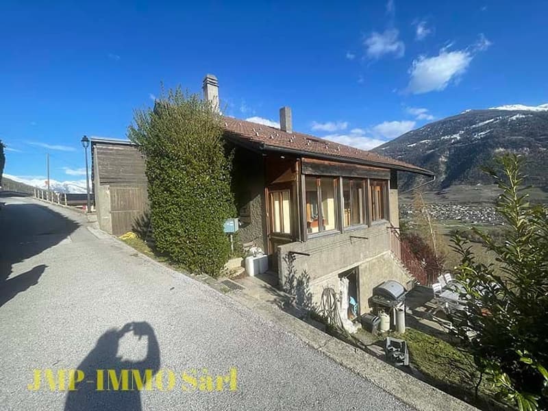 À saisir maison villageoise à rénover avec vue et ensoleillement (1)
