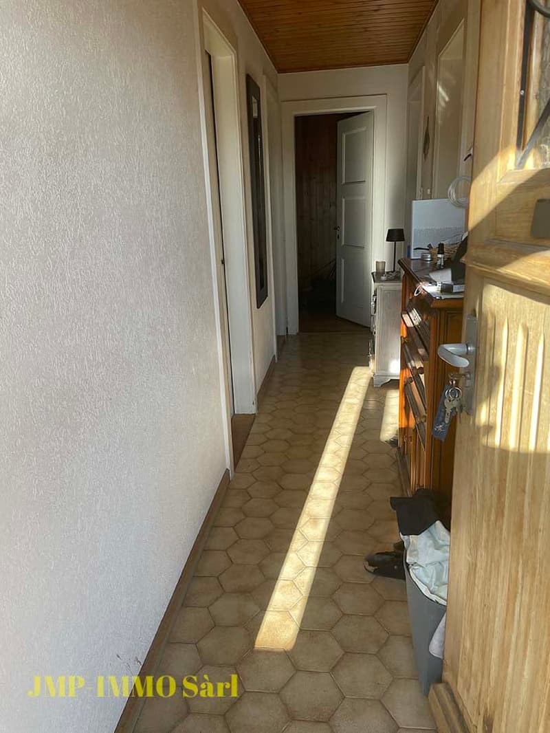 À saisir maison villageoise à rénover avec vue et ensoleillement (7)