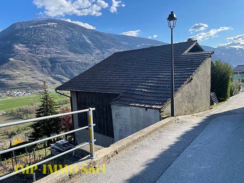 À saisir maison villageoise à rénover avec vue et ensoleillement (2)