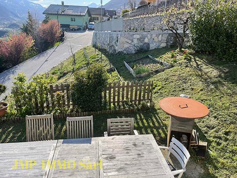 À saisir maison villageoise à rénover avec vue et ensoleillement (18)