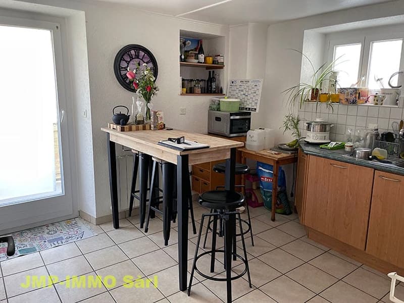 Charmant appartement de 4 pièces rénové au coeur du village de Miège (14)