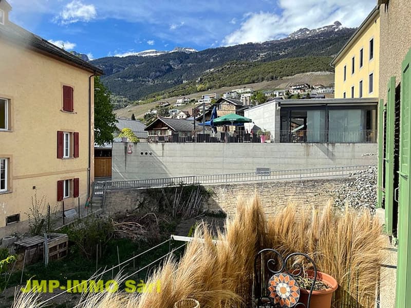 Charmant appartement de 4 pièces rénové au coeur du village de Miège (19)